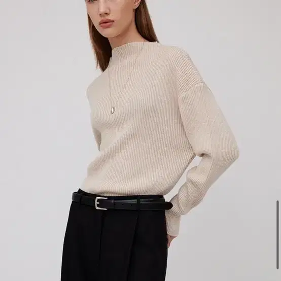 하베크 Silky fine wool mock neck knit 실키니트