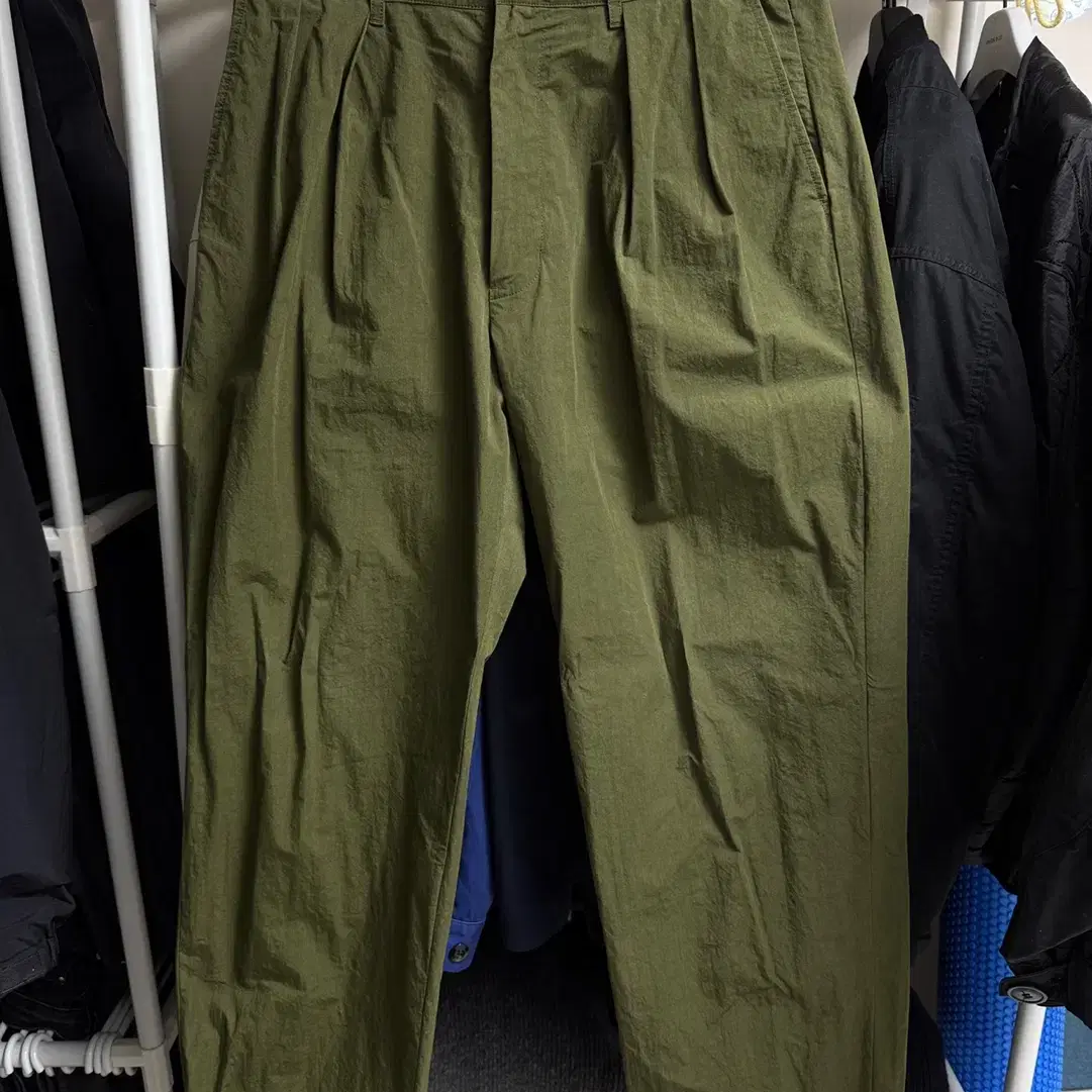 [M] 홀리선 Corinth Typewriter Pants 올리브