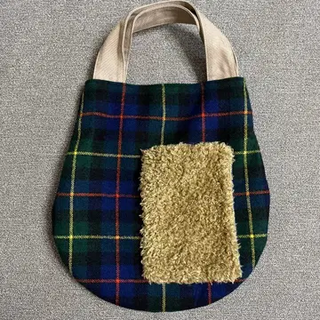 새상품급 모모코코 포켓 울 체크 백