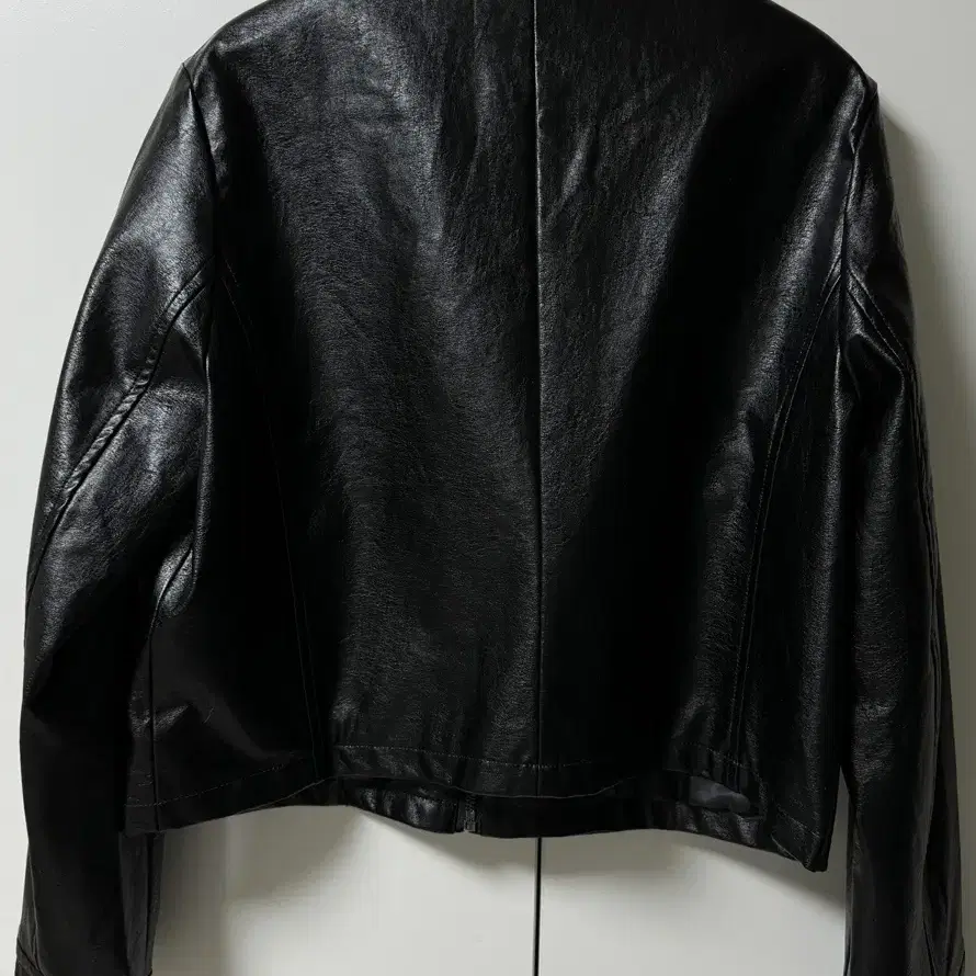 시아쥬 페이크 레더 크롭 재킷 fake leather crop jk