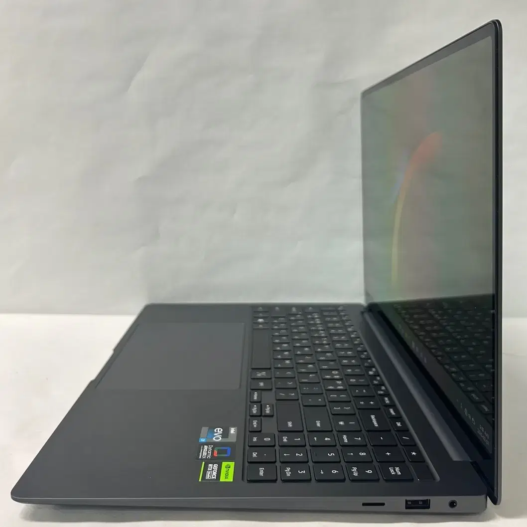 삼성 갤럭시북3 울트라 게이밍 NT960XFH i7 32GB 1TB