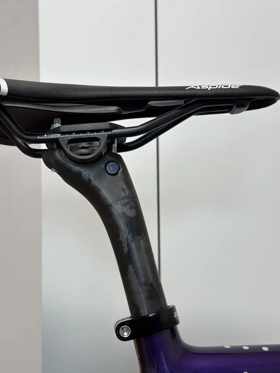 Carbon seatpost plate/bridge