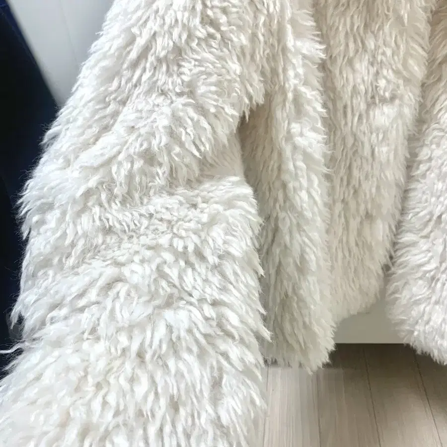 포니테일 퍼 Shaggy Faux Fur Jacket (Milk)