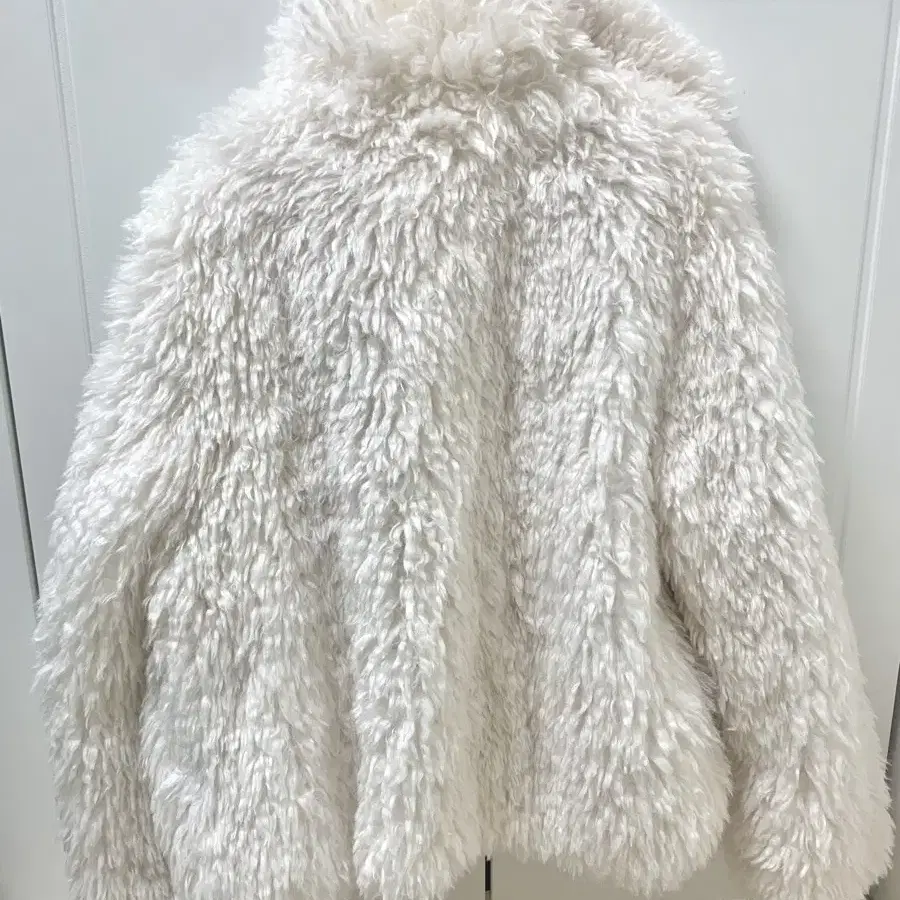 포니테일 퍼 Shaggy Faux Fur Jacket (Milk)