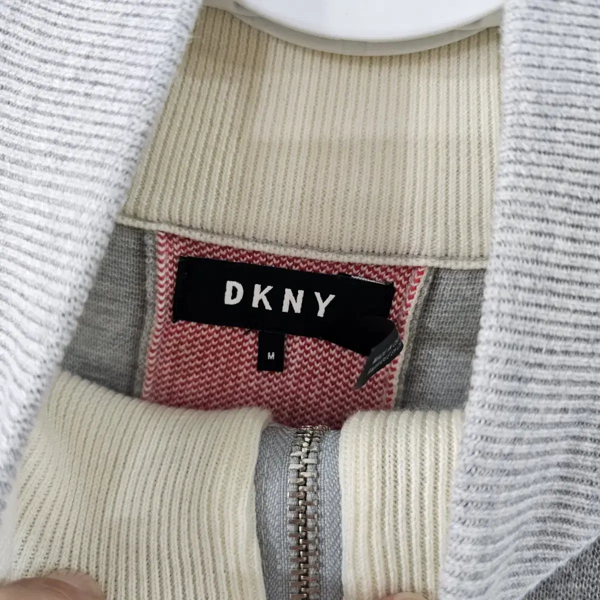 DKNY 하프집업