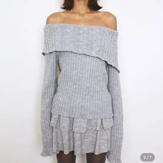 폴리수엠 chunky cable off-shoulder sweater