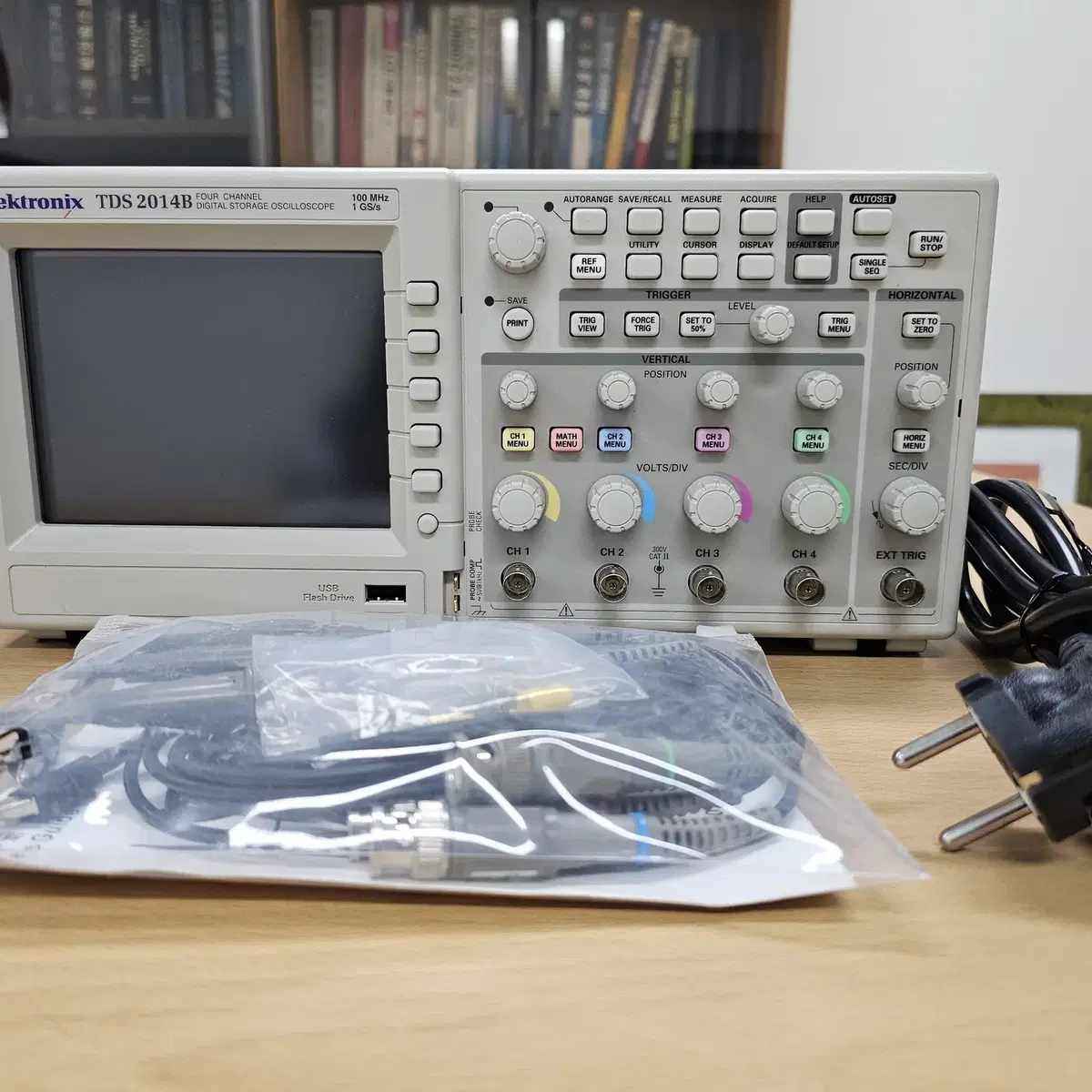 Tektronix TDS2014B 4채널 오실로스코프