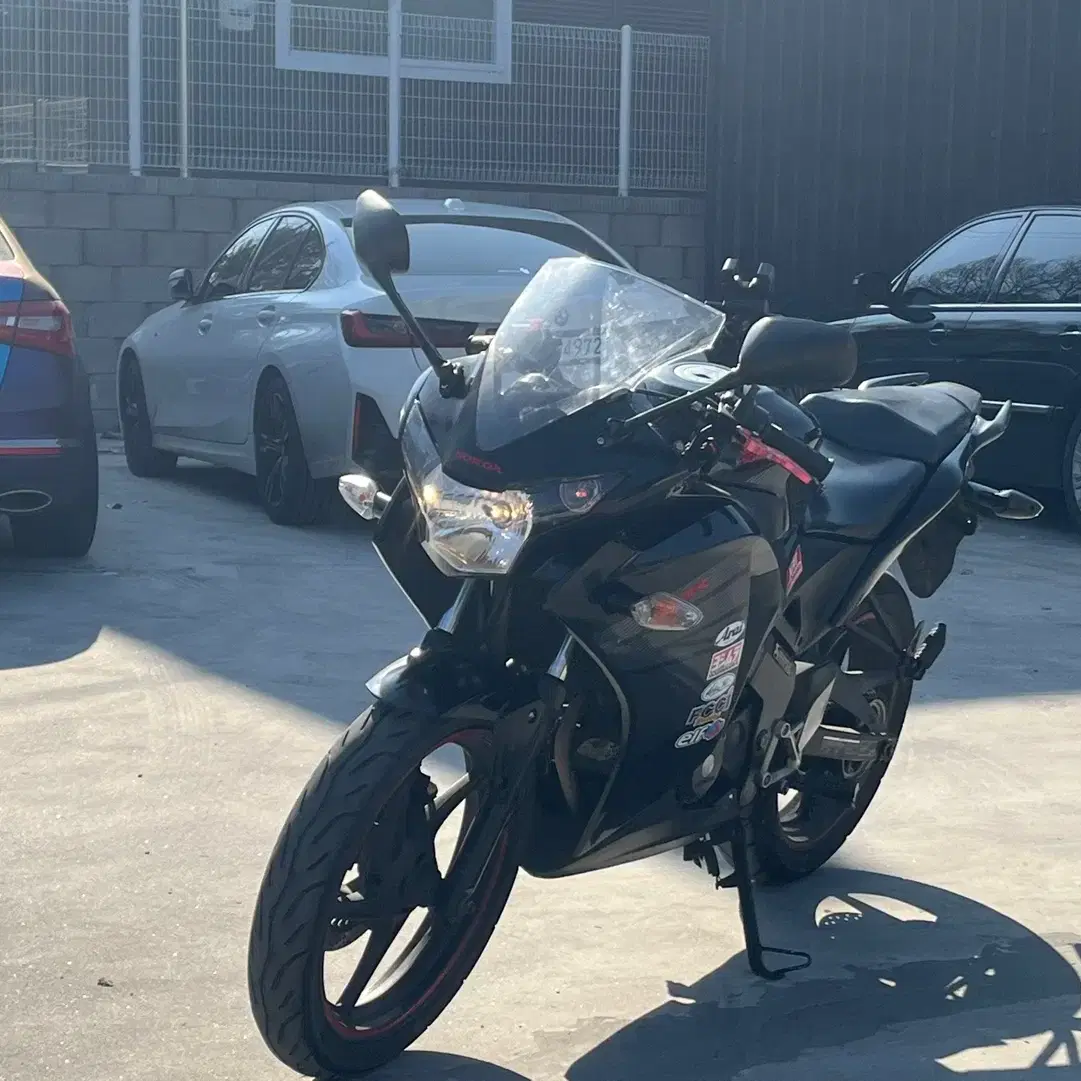 혼다 cbr125r 2015년식 흑마모델 판매합니다