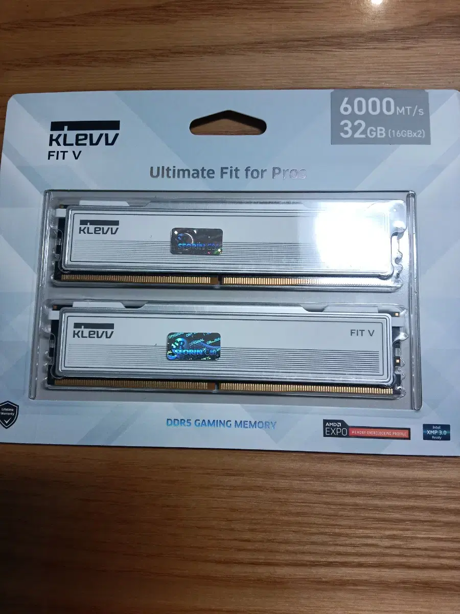 ESSENCORE KLEVV DDR5-6000 CL32 FIT V 패키지