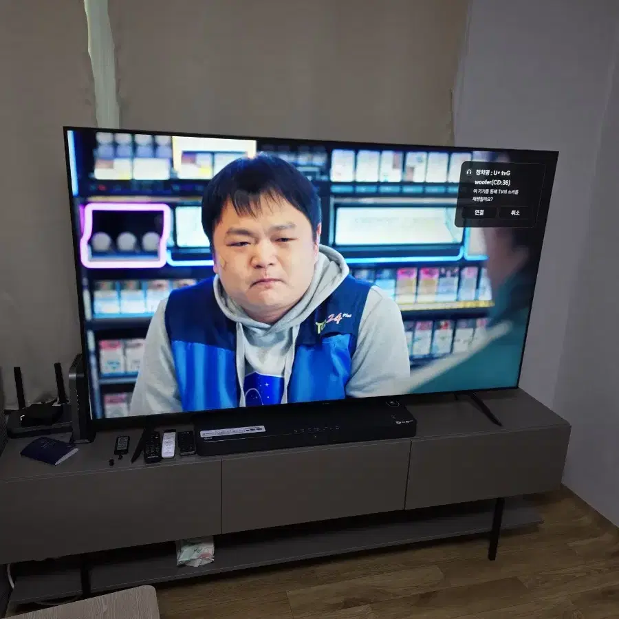 삼성 Crystal UHD 스탠드 TV 65인치 KU65UC7030F 팜