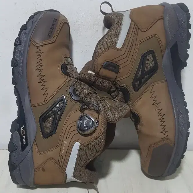 택포 255~260 A급 블랙야크 GORE-TEX BOA 트레킹 등산화!