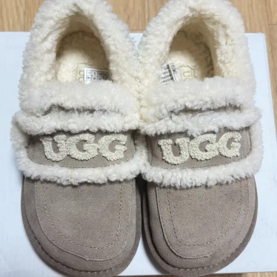 OZWEAR UGG 바이올렛 시어링 로고 양털 로퍼 OB939