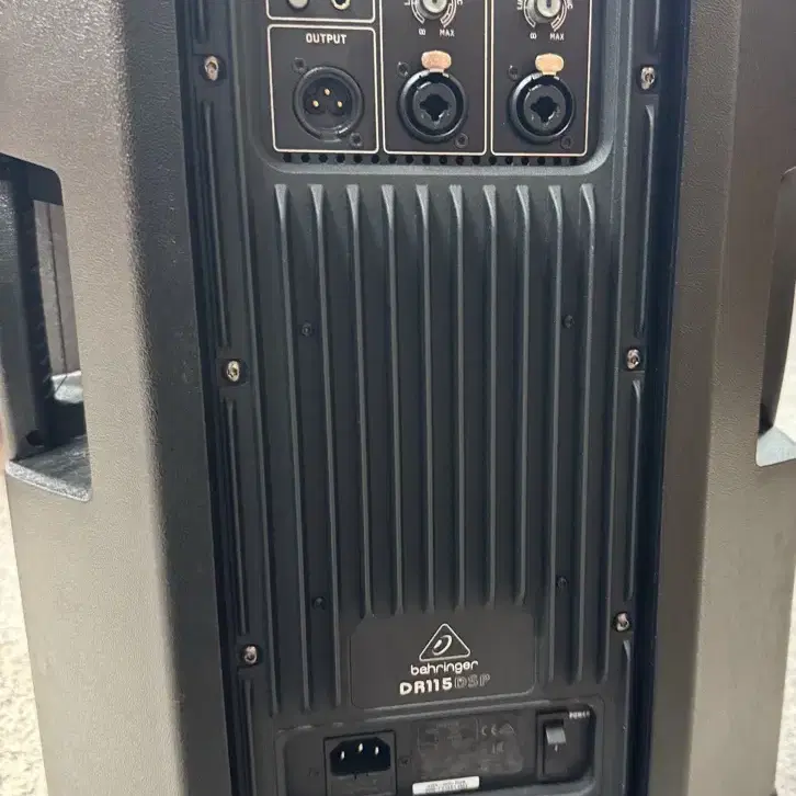 베링거 DR115DSP 액티브 1400W 15인치 PA 스피커 시스템