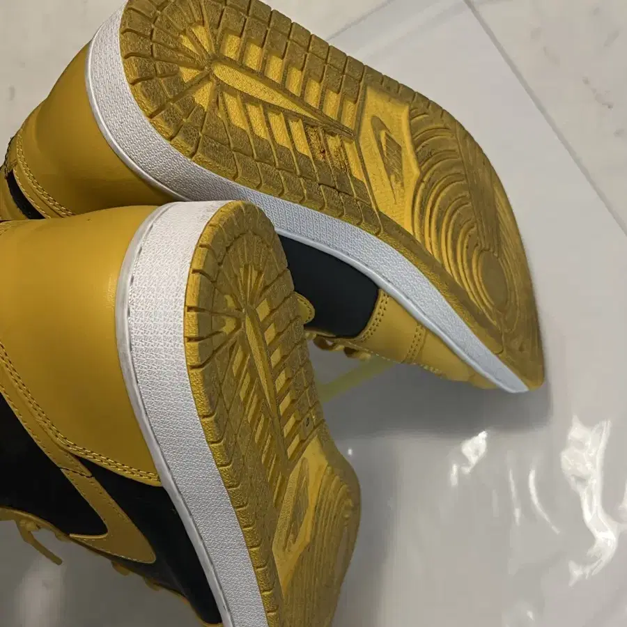 Jordan 1 Retro High OG Pollen 조던 1 레트로