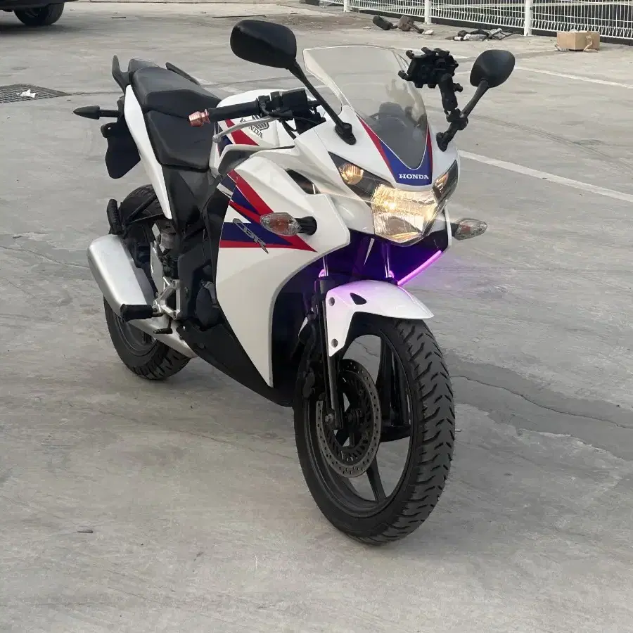 혼다 cbr 125cc 1만키로16년식 건담 판매합니다