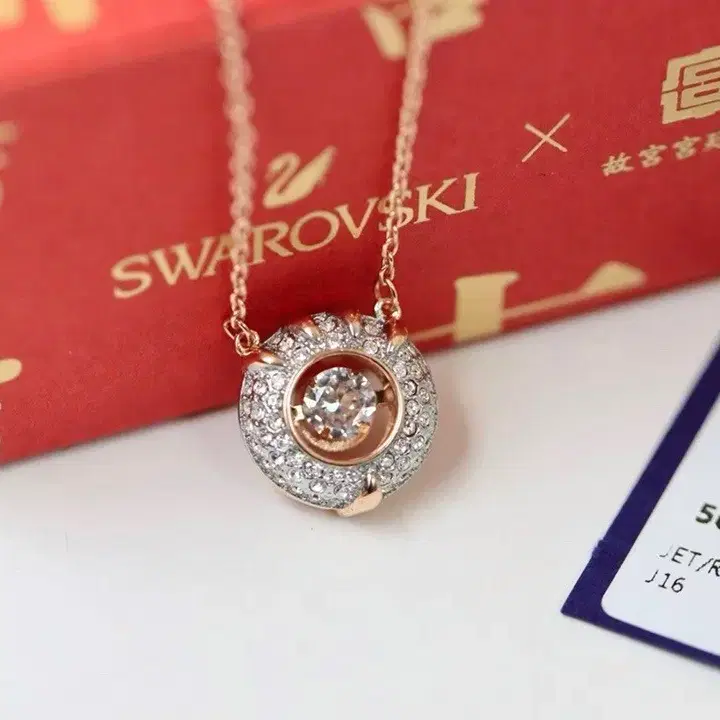 스와로브스키 Swarovski  용의 발  목걸이