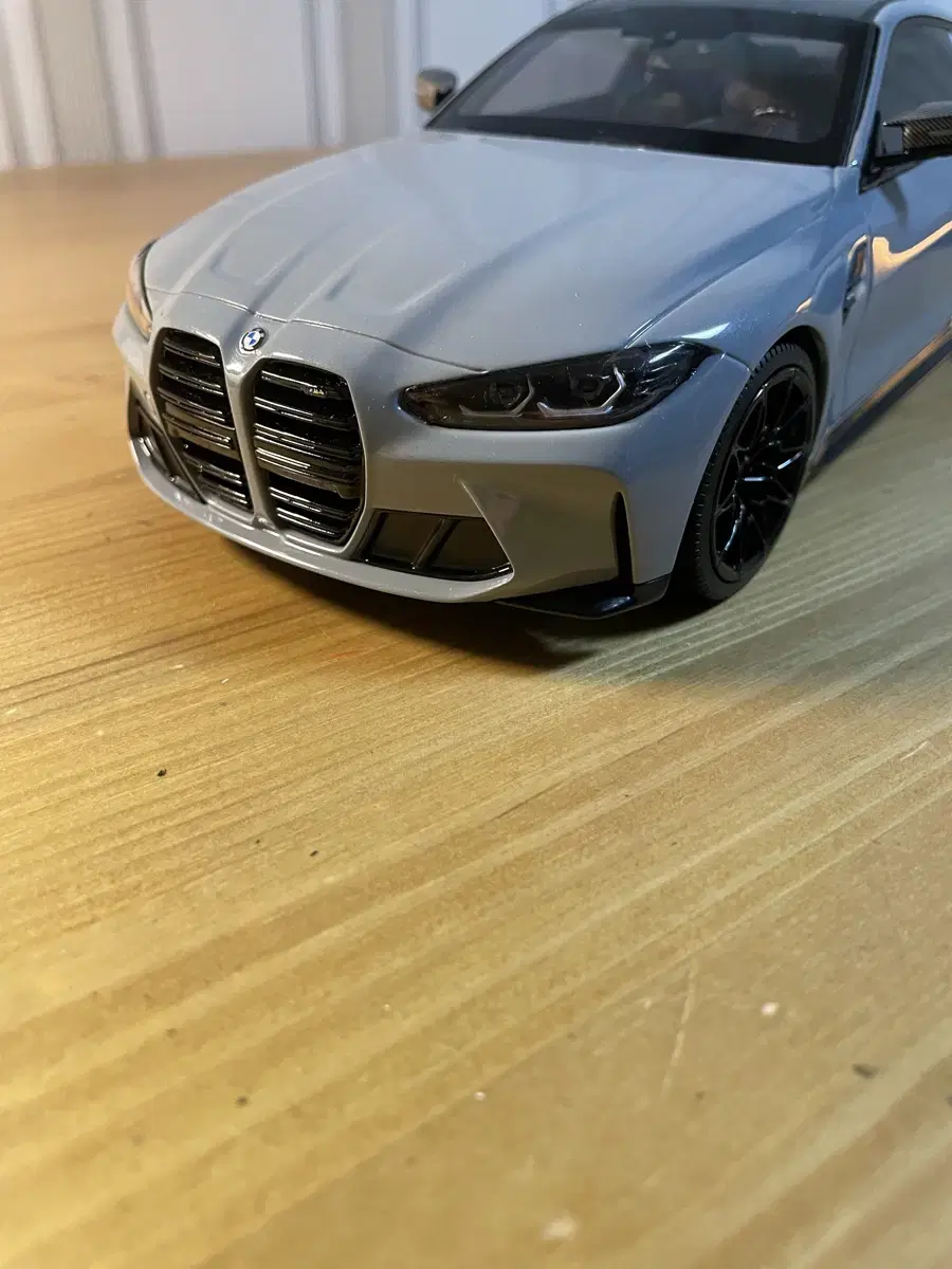 1:18 미니챔프 bmw m4 컴페티션 크레용