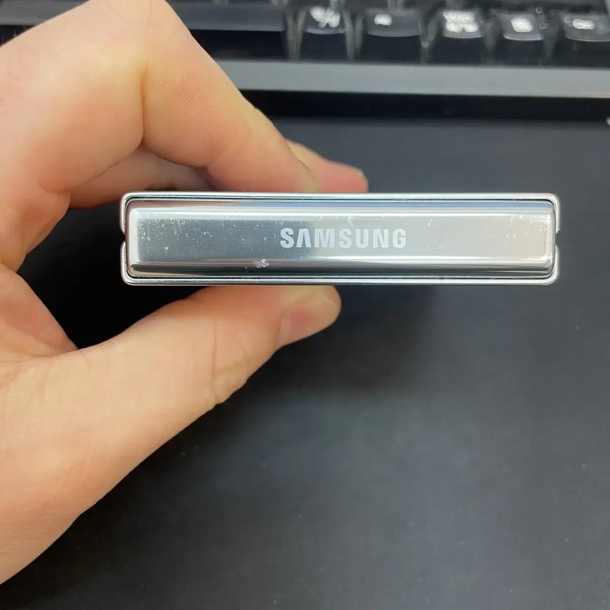 갤럭시Z플립5 민트 256GB 무잔상 상태좋은 중고53만9천팝니다.