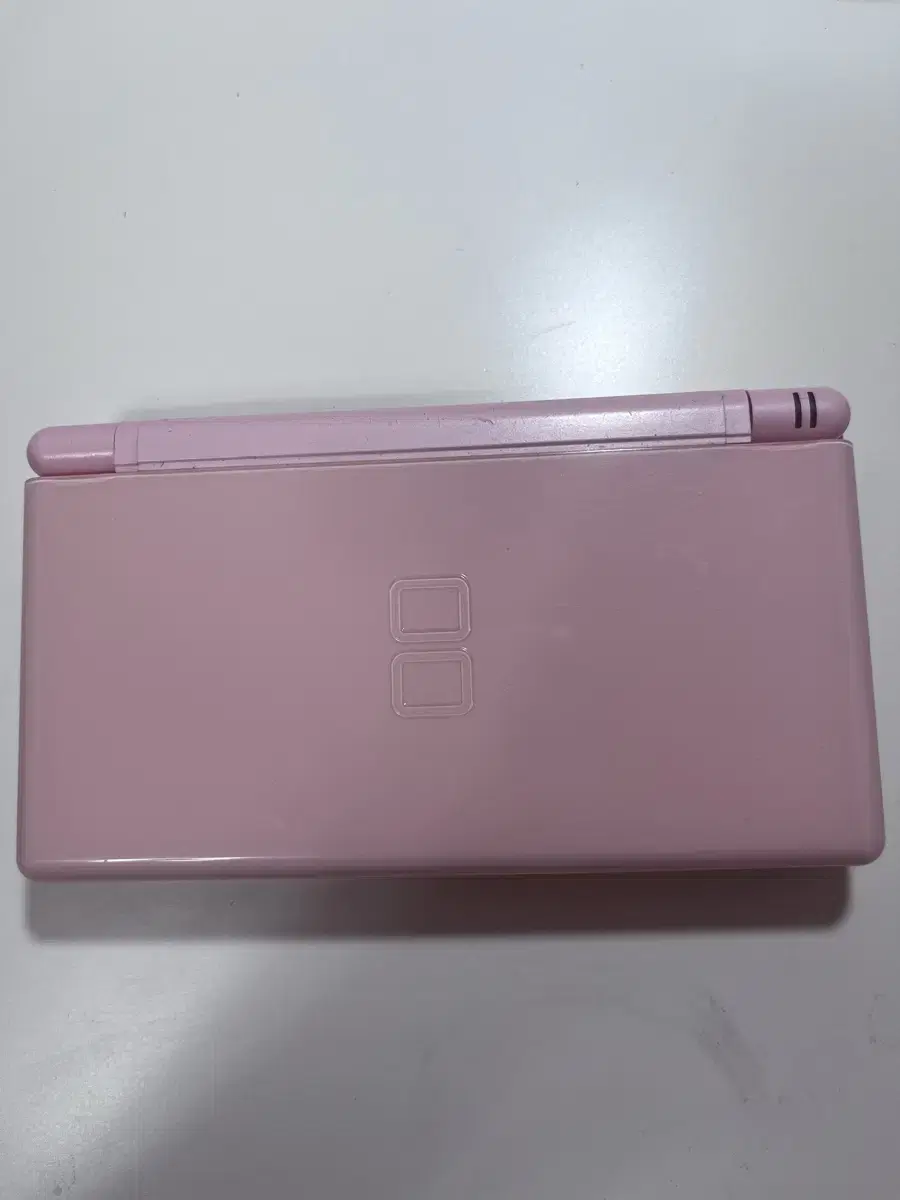 (새상품)닌텐도 ds lite 핑크+칩 3개+충전기 2개+펜 2개