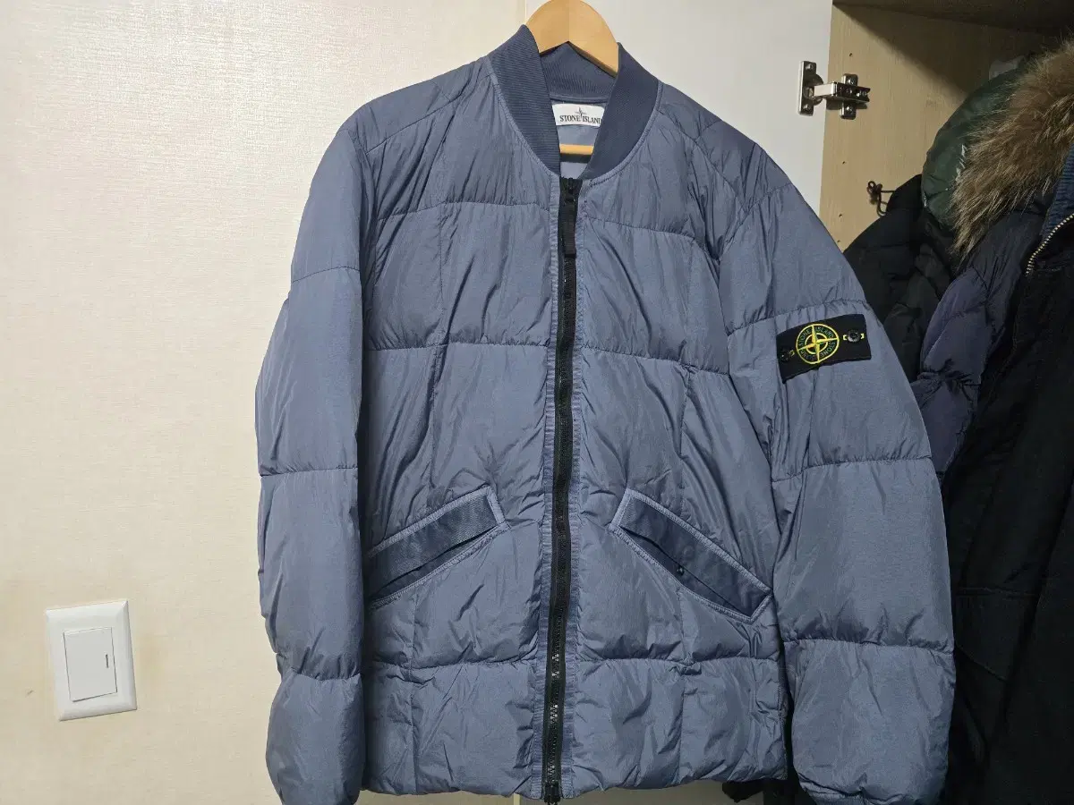 Stone Island 19FW. Crinkle Wrap Non-Hooded Seabury L