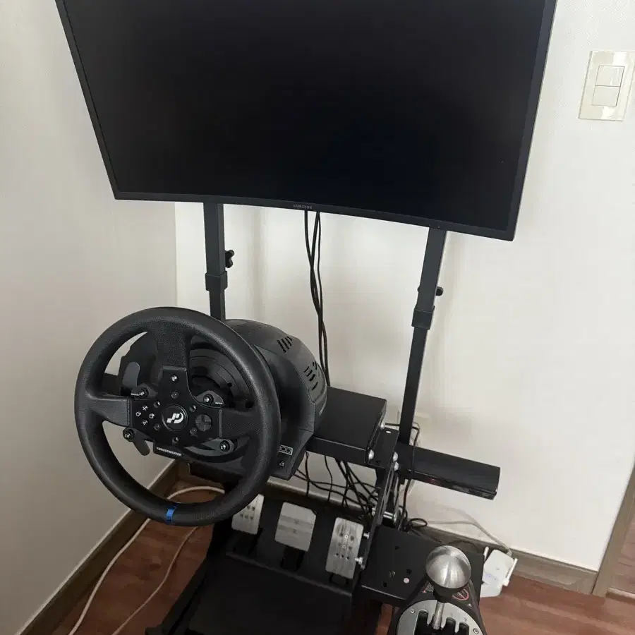 Thrustmaster 레이싱 휠 세트 일괄 판매합니다.