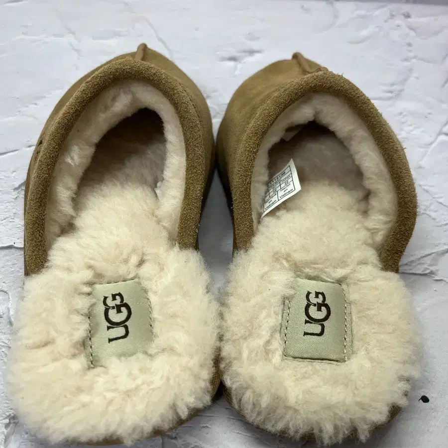 한번착용 ugg 어그 스커프 M 체스트넛 슬리퍼 220mm