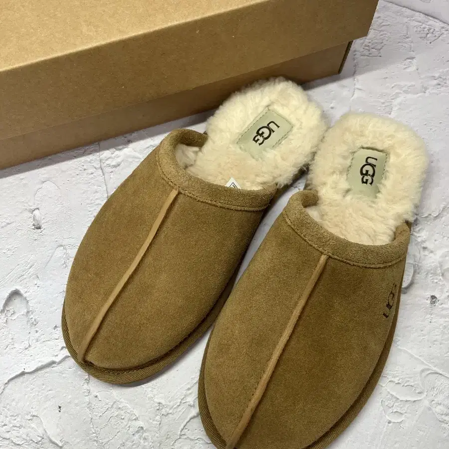 한번착용 ugg 어그 스커프 M 체스트넛 슬리퍼 220mm