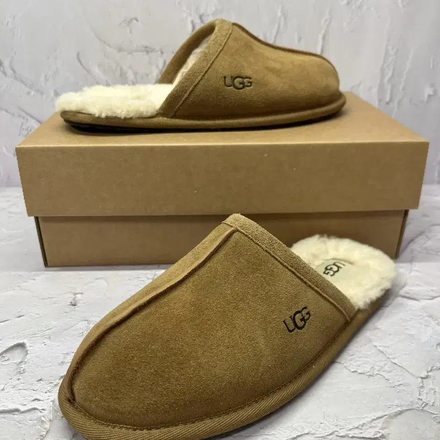 한번착용 ugg 어그 스커프 M 체스트넛 슬리퍼 220mm