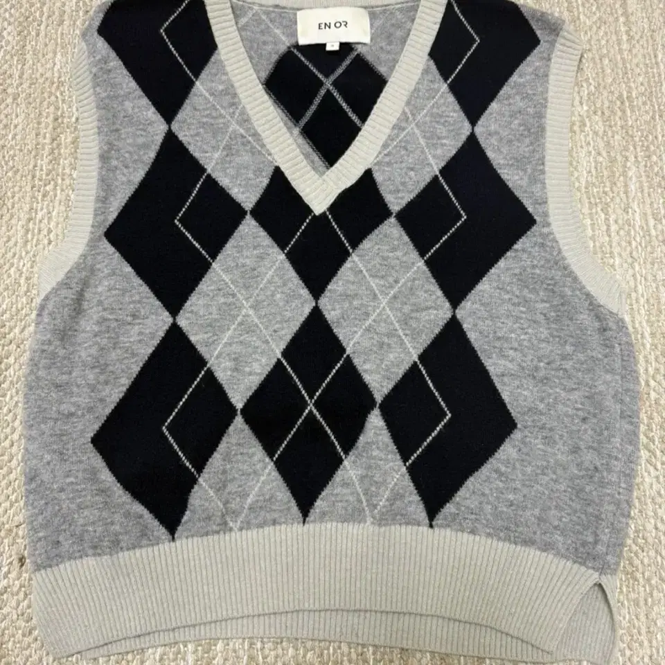 엔오르 (ARGYLE PATTERN VEST) s사이즈