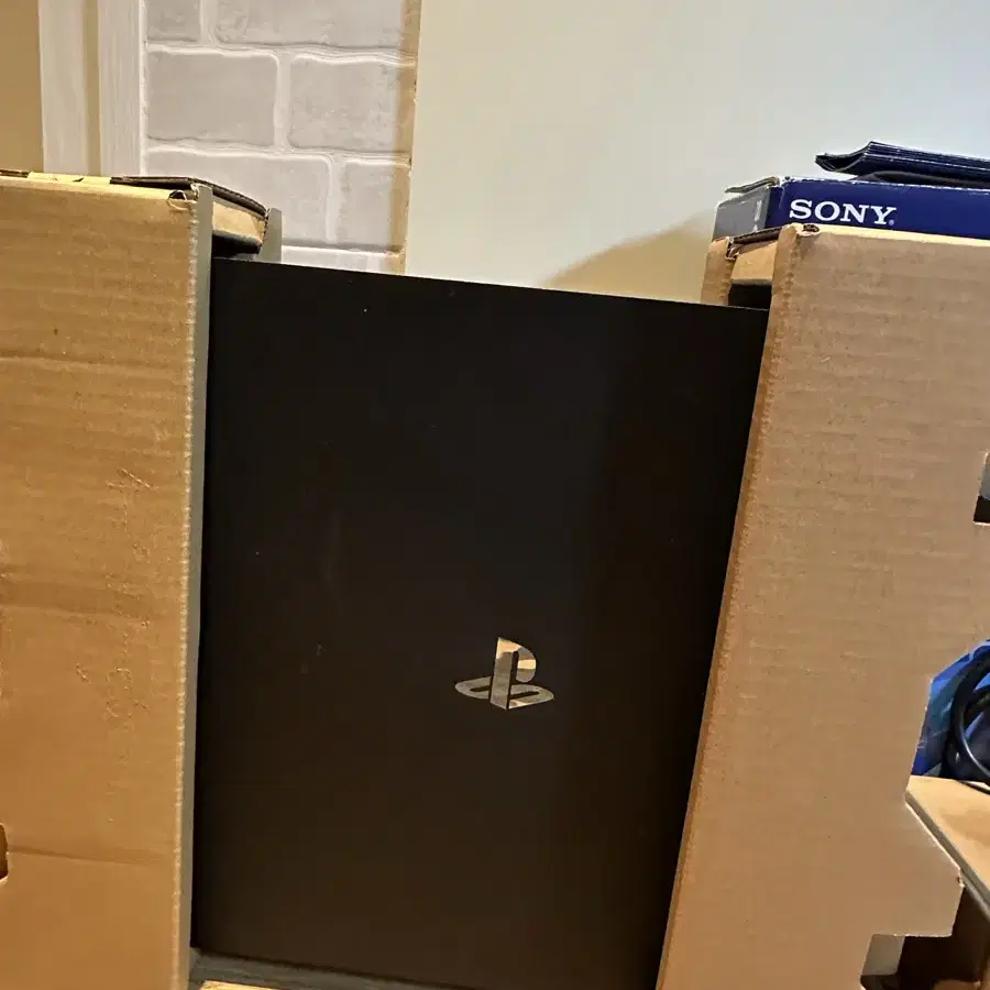 PS4 Pro 1TB + 게임 CD 3개 + 컨트롤러 2개