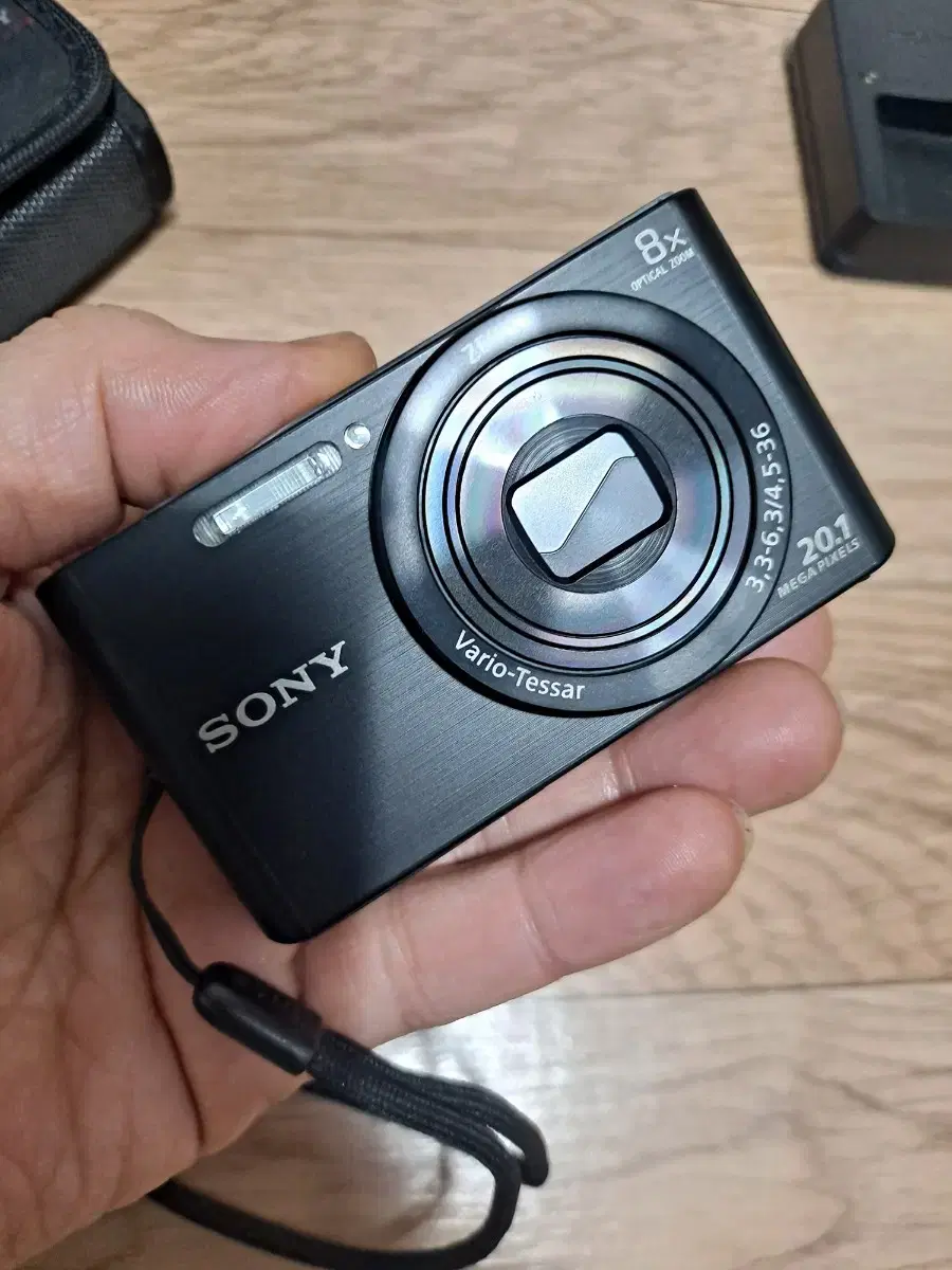 SONY - DSC W830 디지털카메라 판매합니다 (민트급/새것)