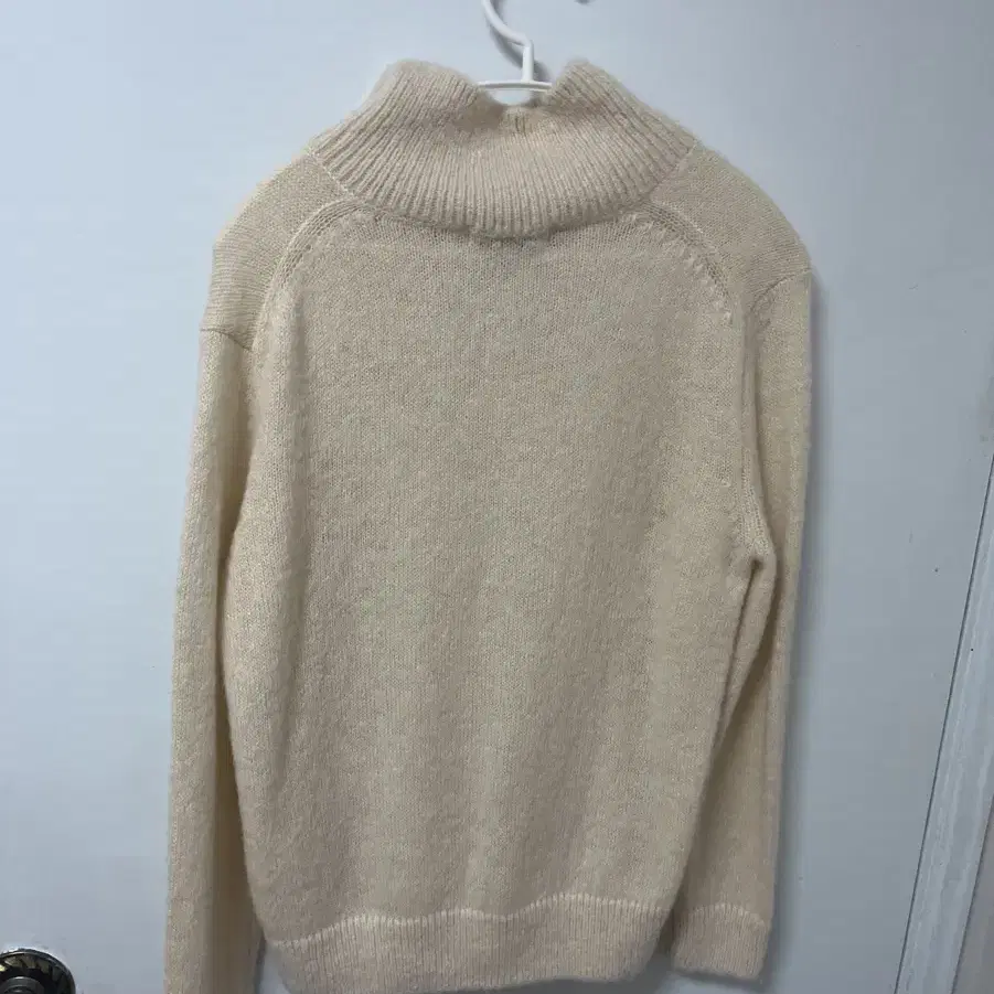 니틀리 Baby Alpaca Button Collar Sweater