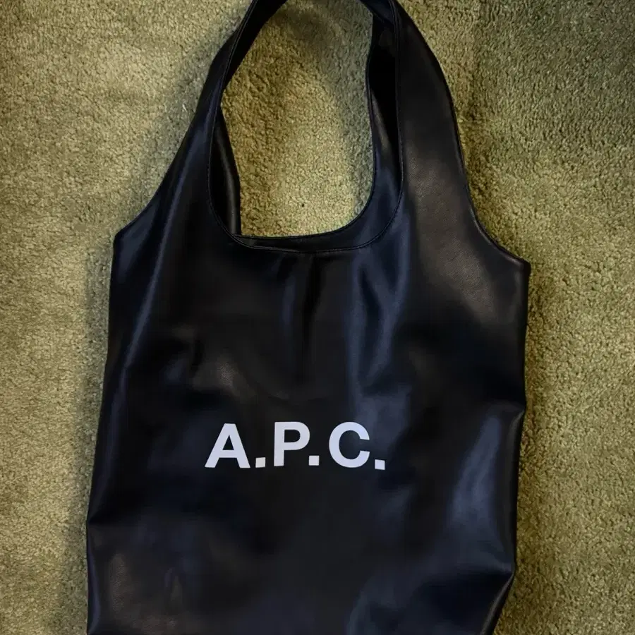 APC 레더 토드백