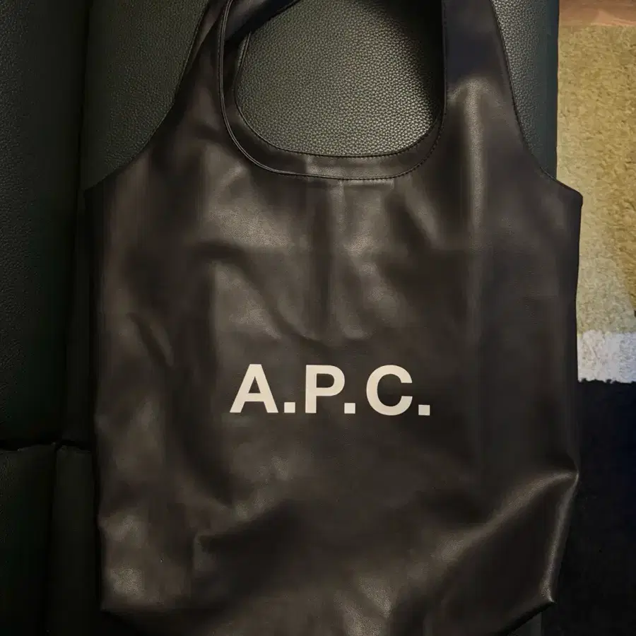 APC 레더 토드백