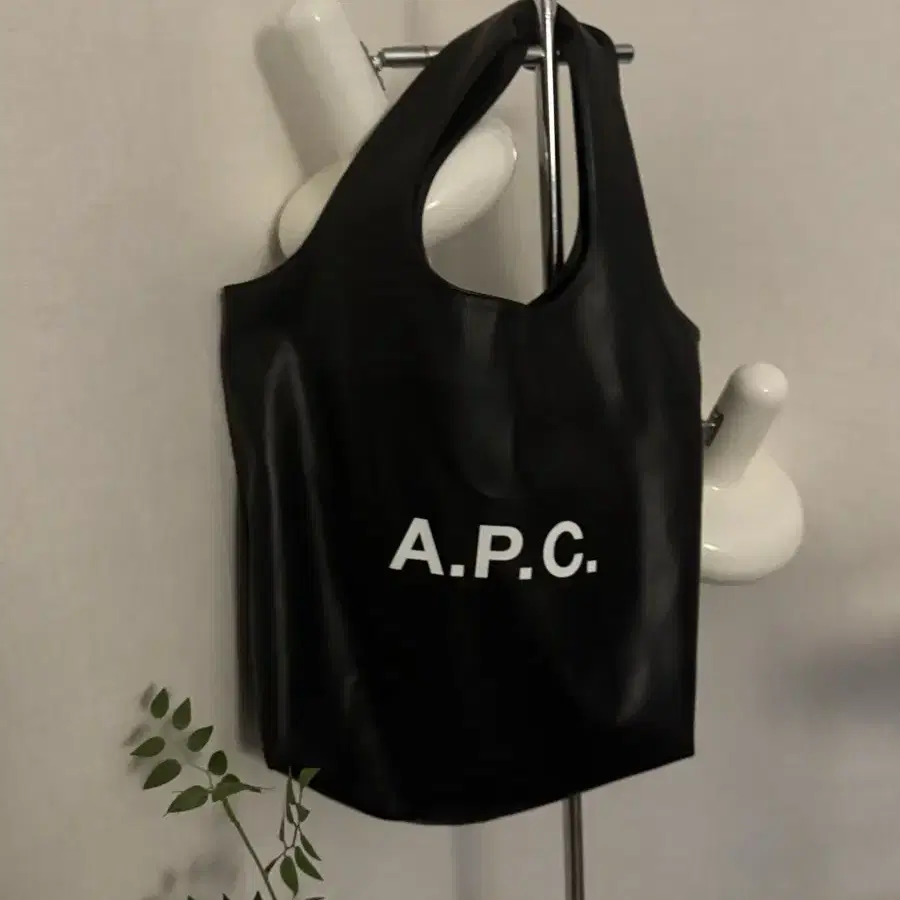 APC 레더 토드백