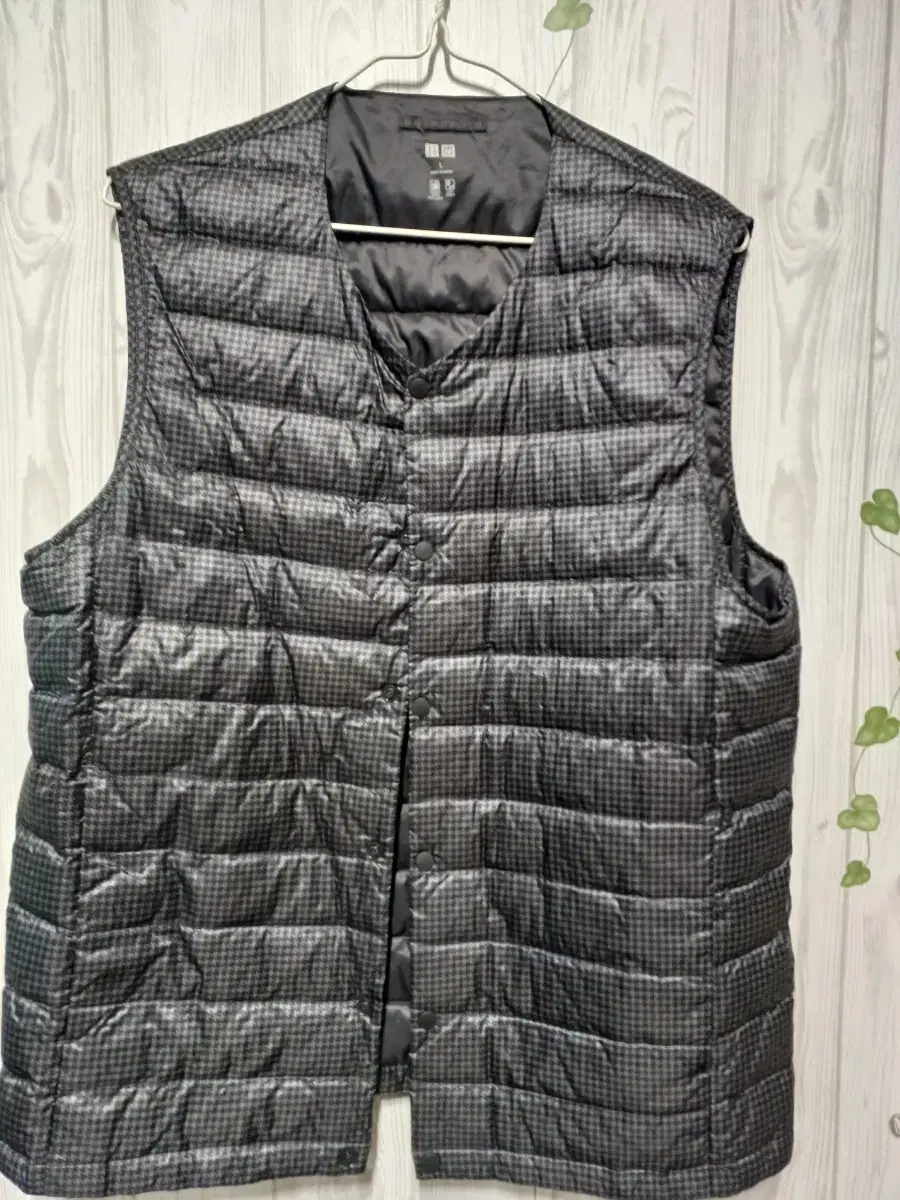 UNIQLO Men's Lightweight Padded Vest L