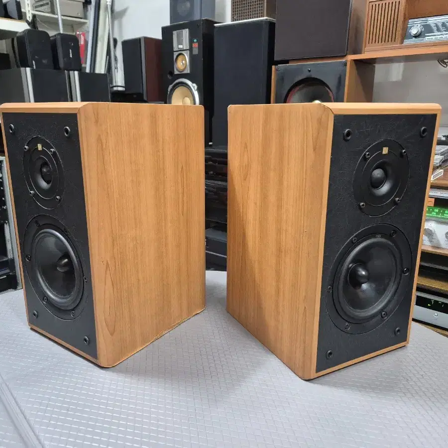 KEF 북쉘프 스피커  CRESTA3303