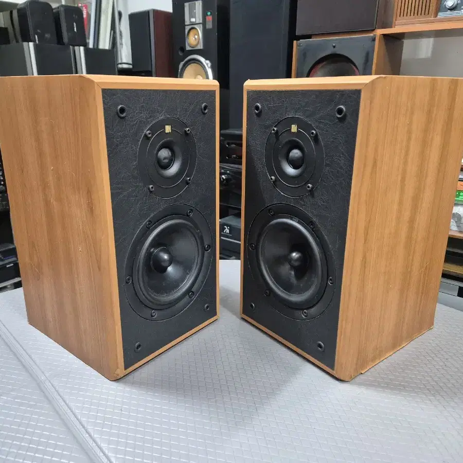 KEF 북쉘프 스피커  CRESTA3303