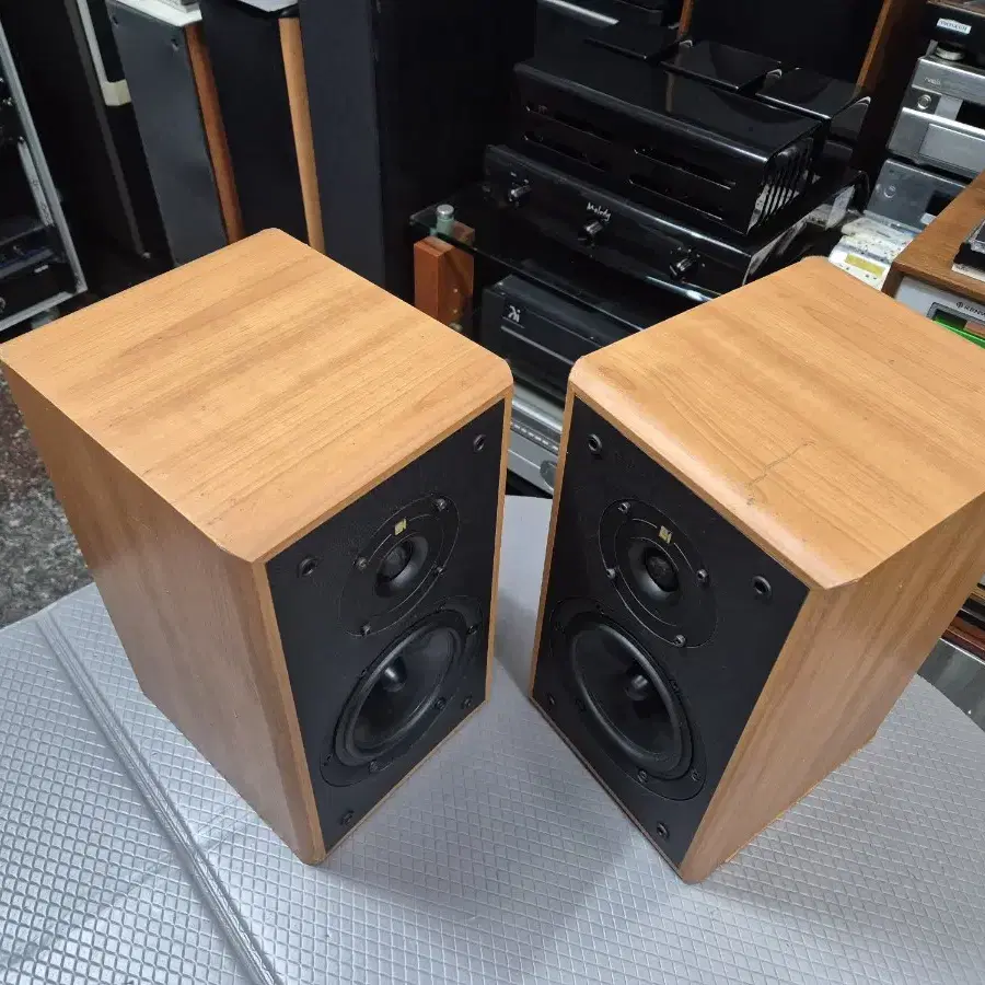 KEF 북쉘프 스피커  CRESTA3303