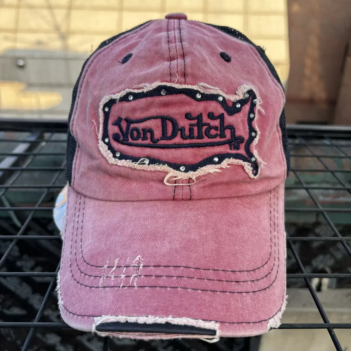 Von Dutch 본더치 레트로 데미지 디테일 핑크 메쉬캡