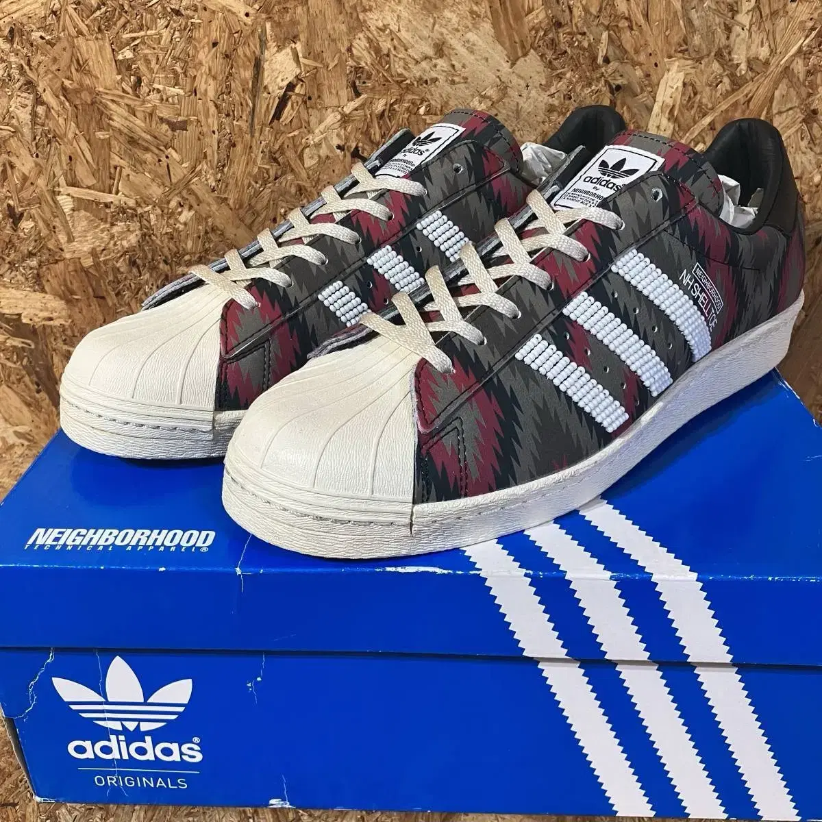 네이버후드 x 아디다스  adidas Size 9