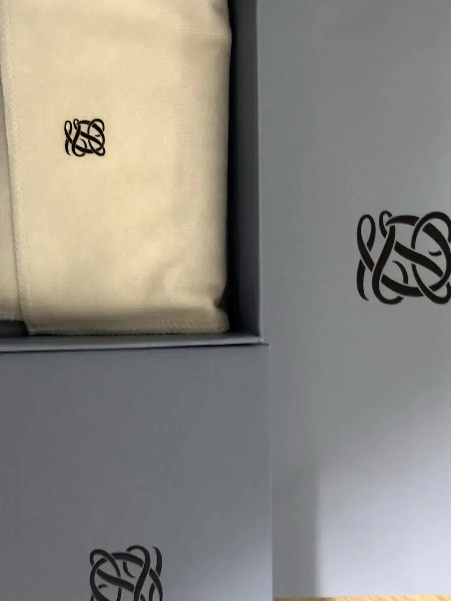 Lew's kard wallet