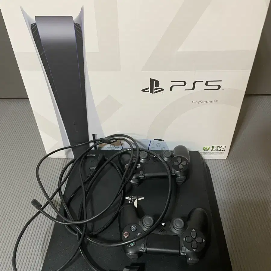 PS4 pro 1TB CUH-7017B 컨트롤러2,게임2