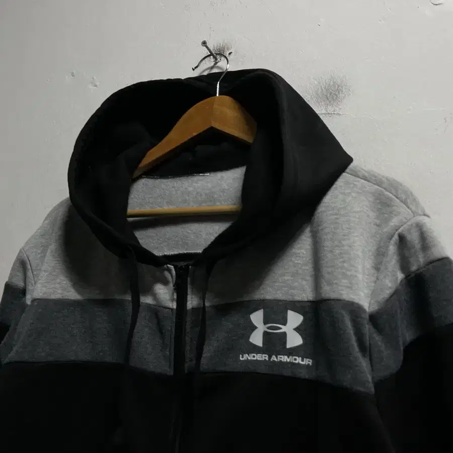 105 UNDER ARMOUR 언더아머 로고 배색 기모 스웻 후드집업