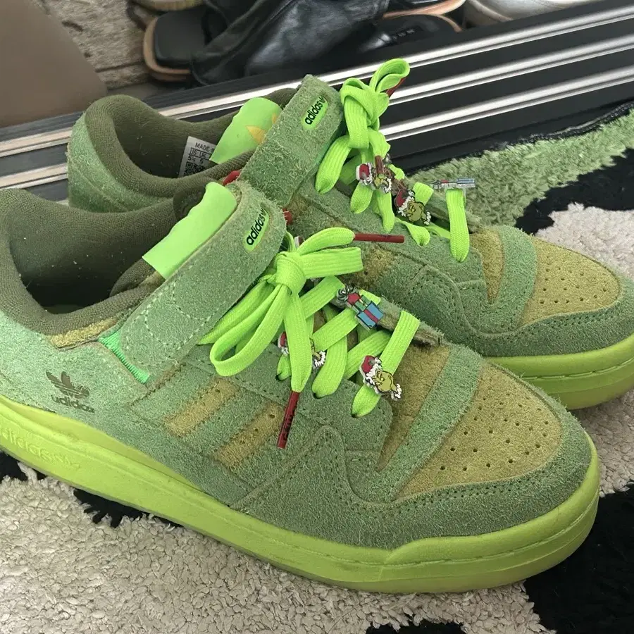 Adidas Grinch 스니커즈