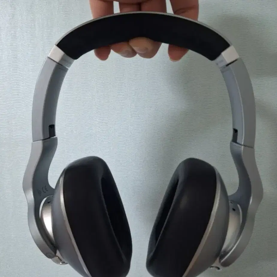 AKG N700NC 무선 헤드폰