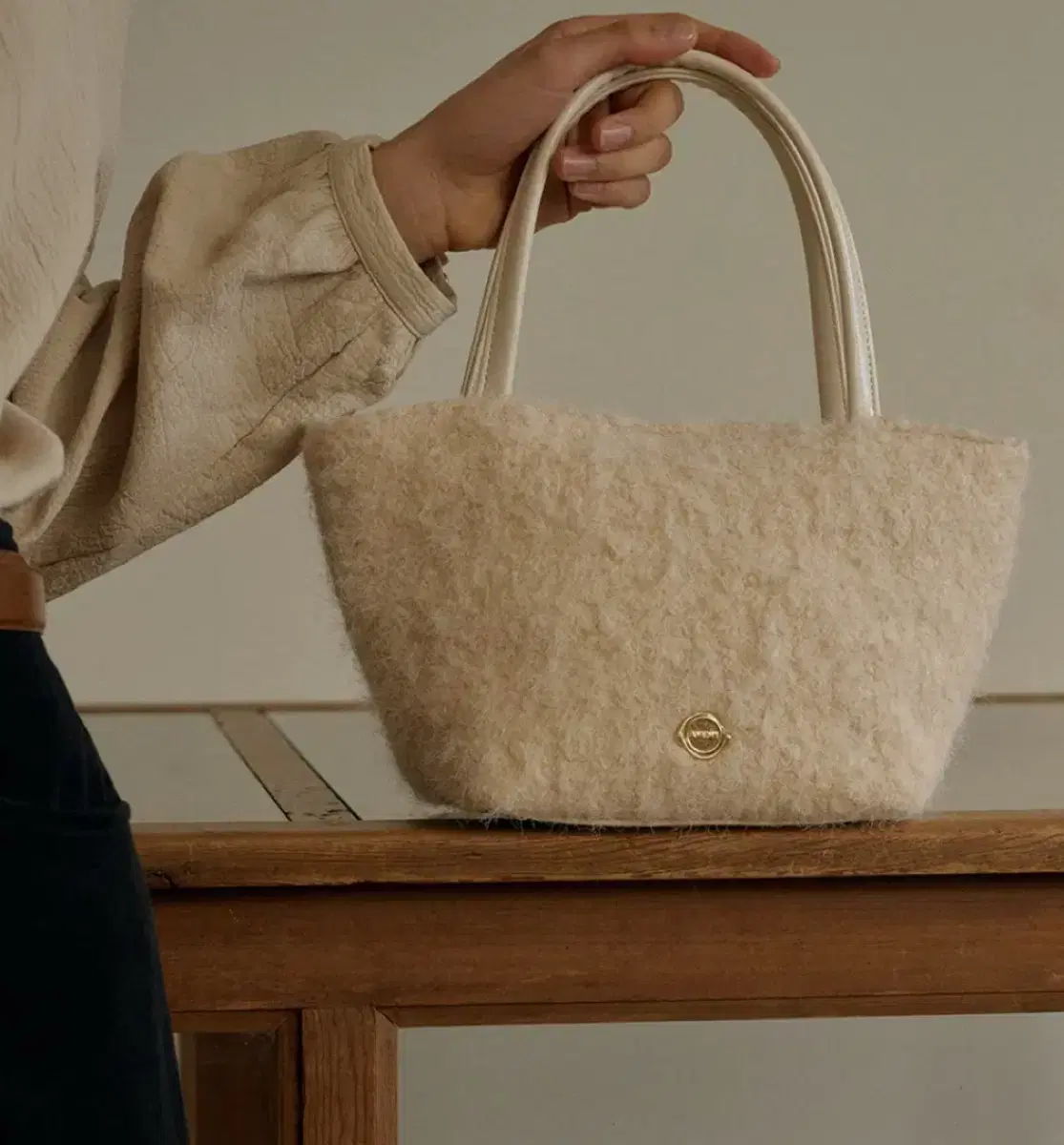 언에디트 T Hairy Wool Tote Bag_Butter