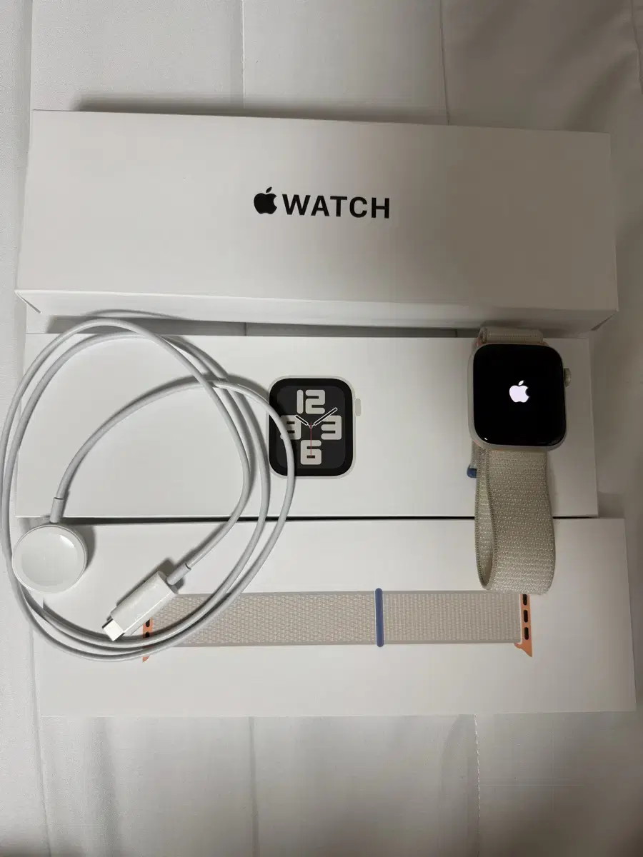 Apple Watch SE 2 GPS Star Light + Loop 44m