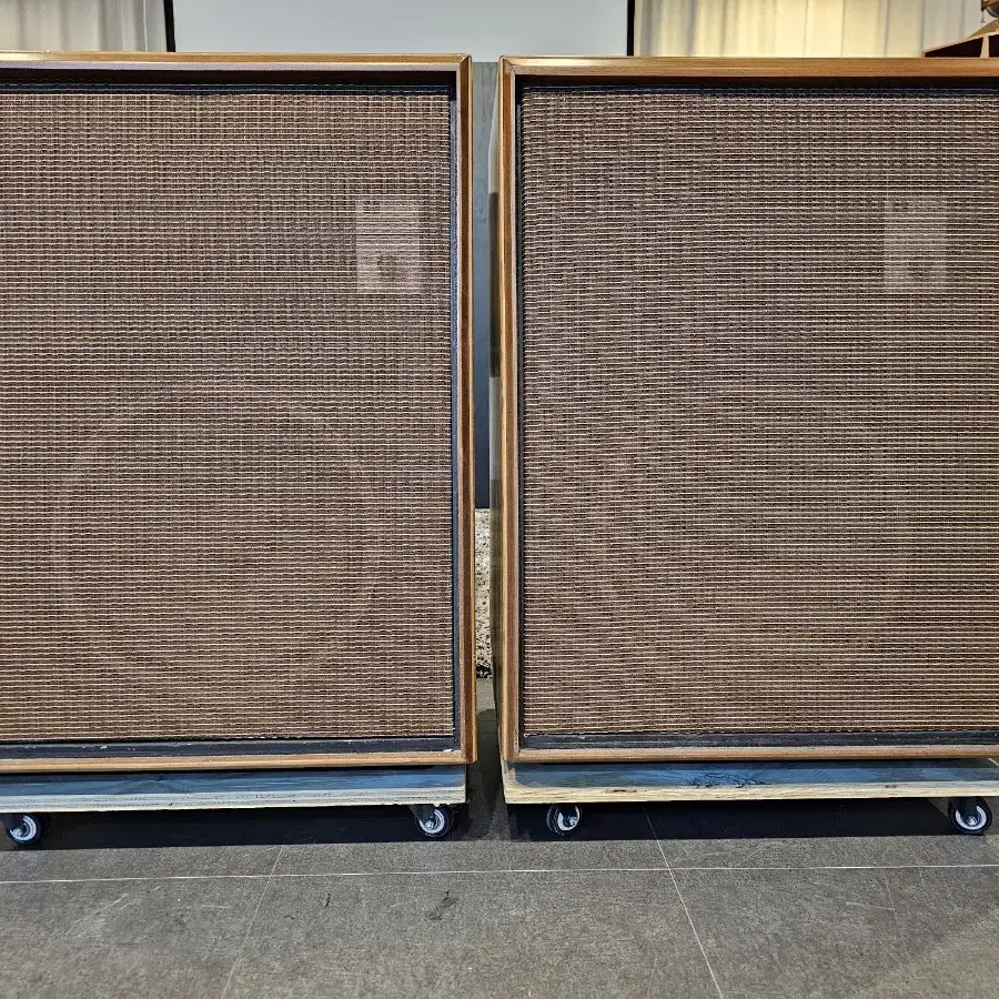 JBL L-200 스피커