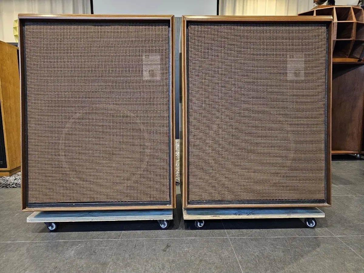 JBL L-200 스피커